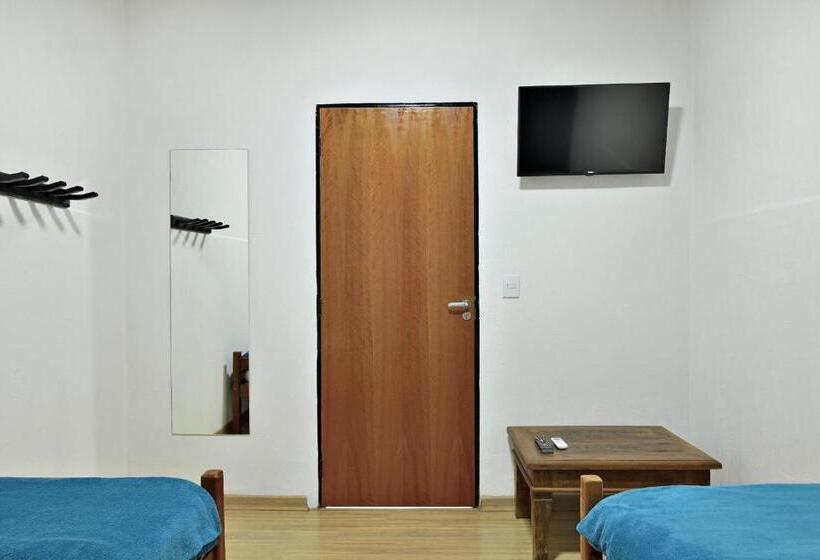 Quarto Estandar Banheiro Compartilhado, & Hostel Ribeirao