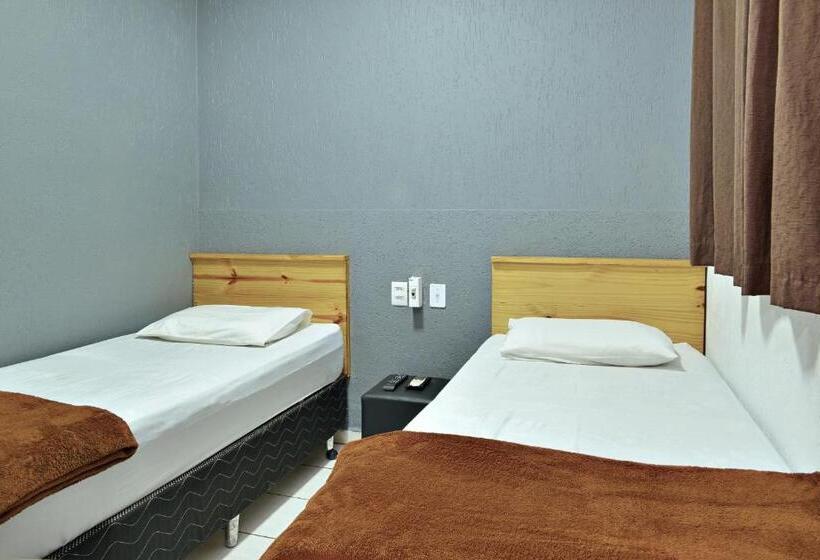 Quarto Estandar Banheiro Compartilhado, & Hostel Ribeirao