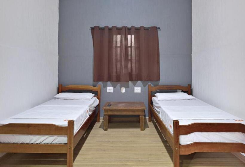 Quarto Estandar Banheiro Compartilhado, & Hostel Ribeirao