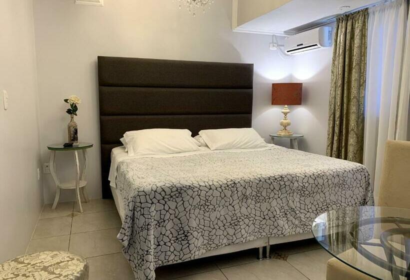 اتاق لوکس, Imigrantes