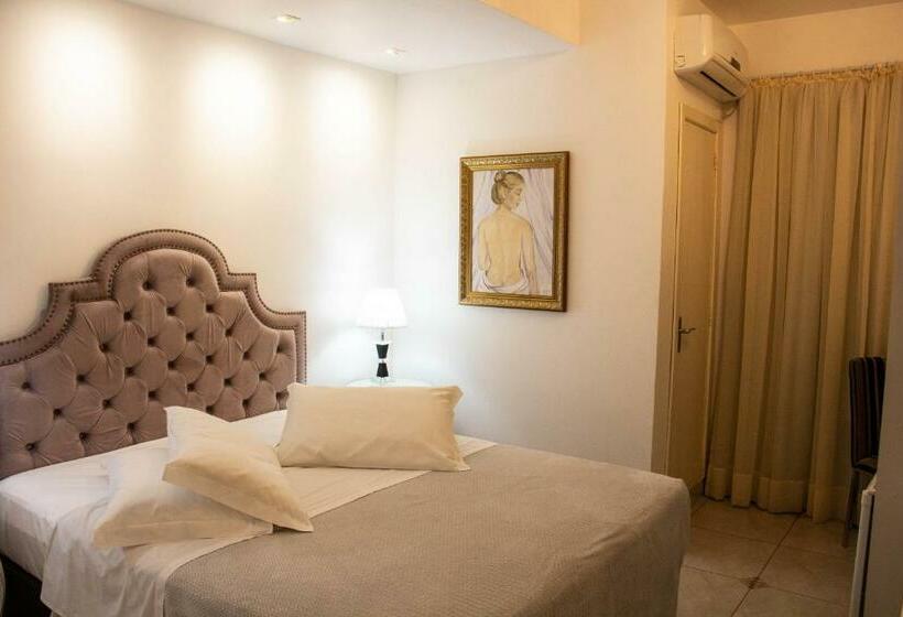 اتاق لوکس, Imigrantes