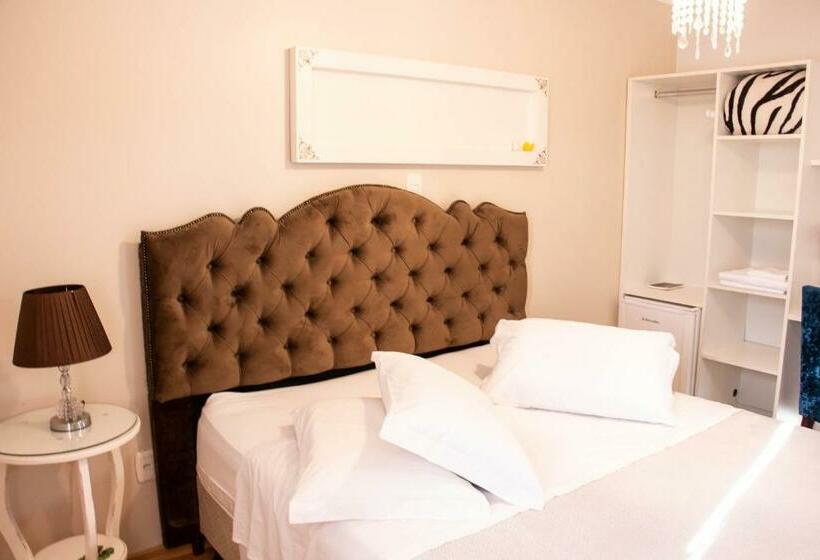 اتاق لوکس, Imigrantes