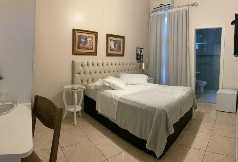 اتاق لوکس, Imigrantes