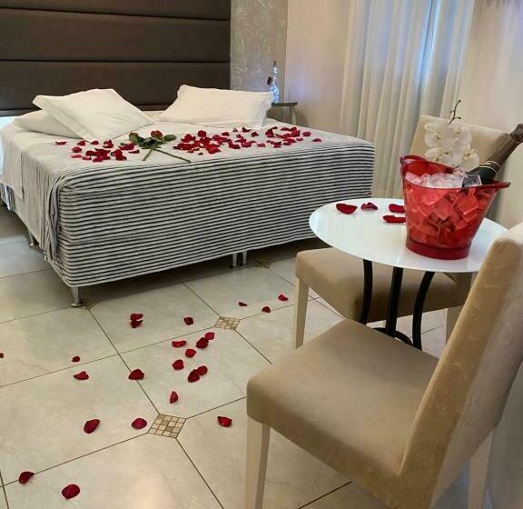 اتاق لوکس, Imigrantes