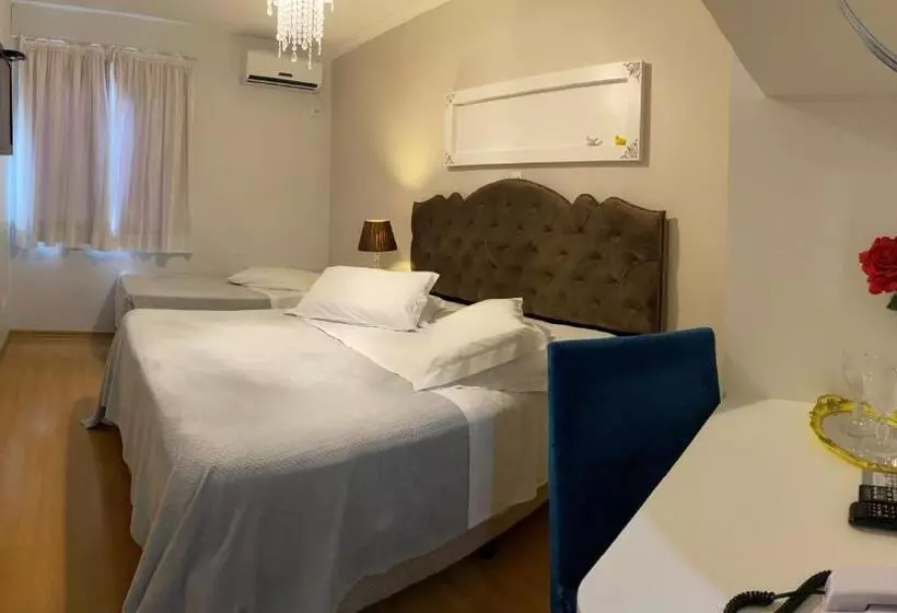Deluxe Kolmen Hengen Huone, Imigrantes