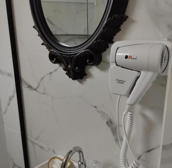 اتاق لوکس سه تخته, Imigrantes