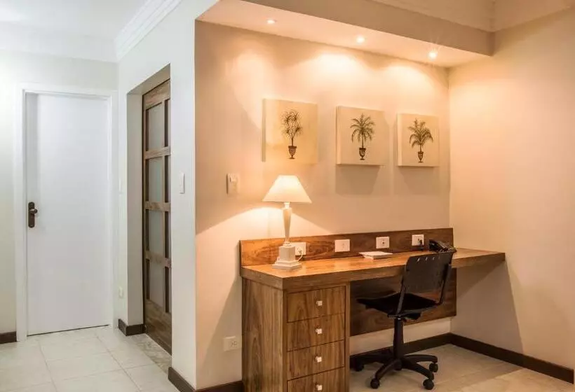 سوییت لوکس, Jr Hotel Marilia