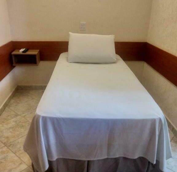 Standard Enkeltværelse, Lelis