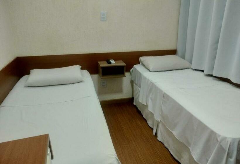 Standard Værelse, Lelis