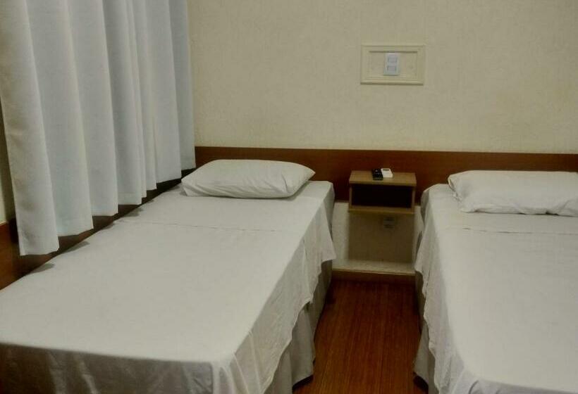 Standard Værelse, Lelis