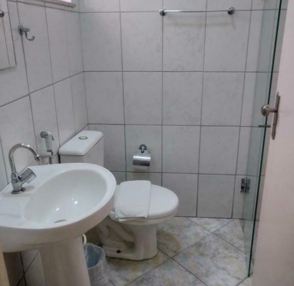 Standard Enkeltværelse, Lelis