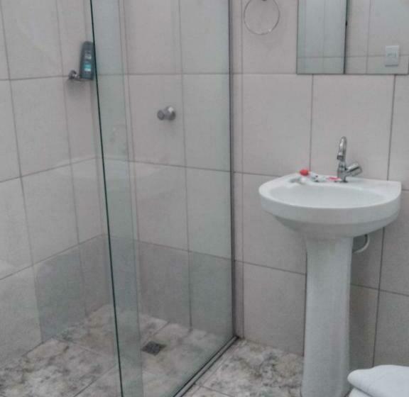 Standard Værelse, Lelis