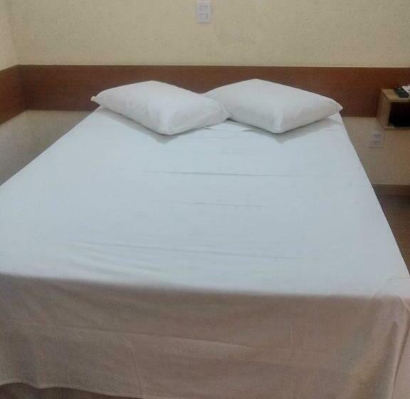 Standard Værelse, Lelis