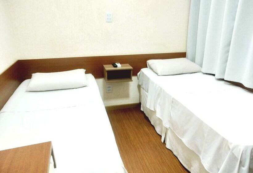 Standard Værelse, Lelis