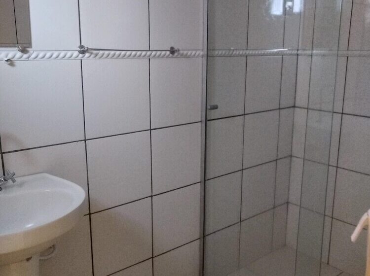 Standard 4 Pers. Værelse, Lelis