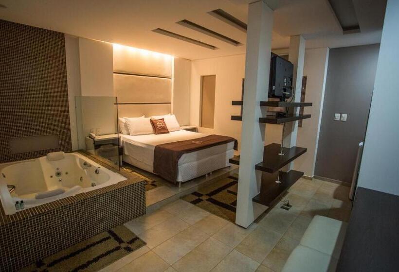 سوئیت با وان آب گرم, Nayru