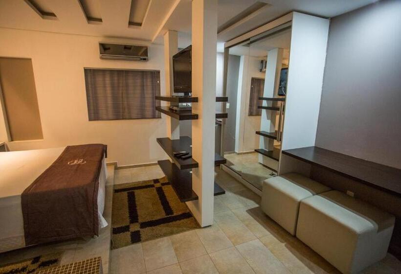 سوئیت با وان آب گرم, Nayru