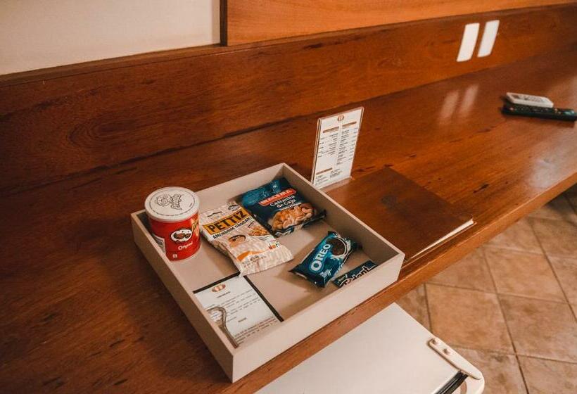 חדר דלוקס לארבעה, Ot