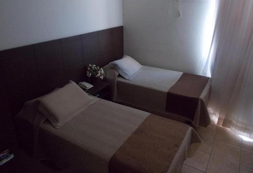 Quarto Estandar, Palace