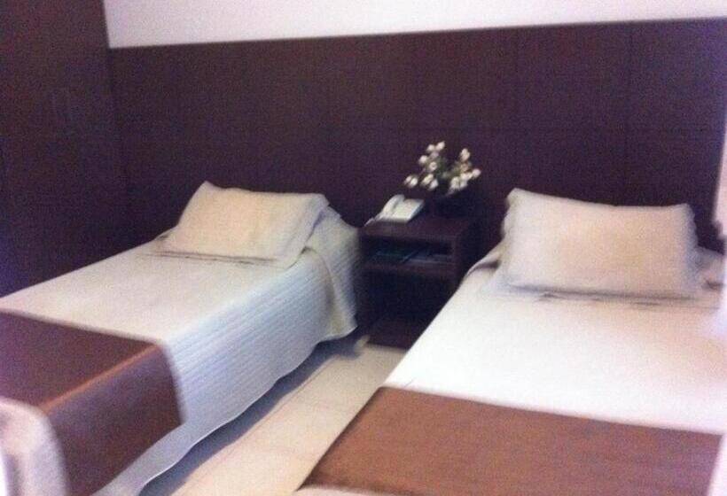 Quarto Triplo Estandar, Palace