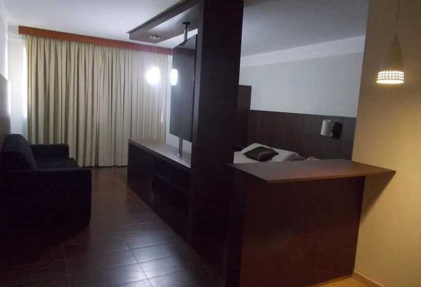 Quarto Estandar, Palace