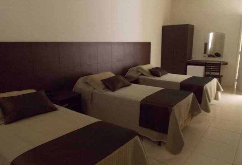 Quarto Estandar, Palace