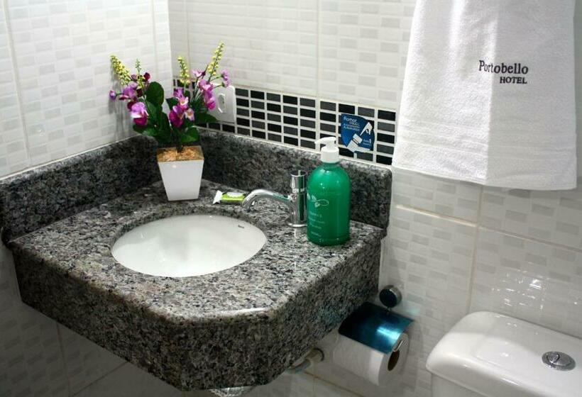 חדר סטנדרט לשלושה, Portobello