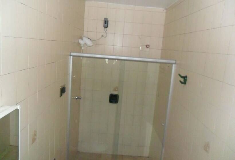 标准三人间, Rios