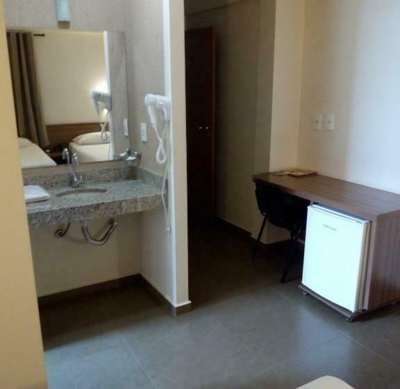 غرفة سوبيريور ثلاثية, Ze Maria