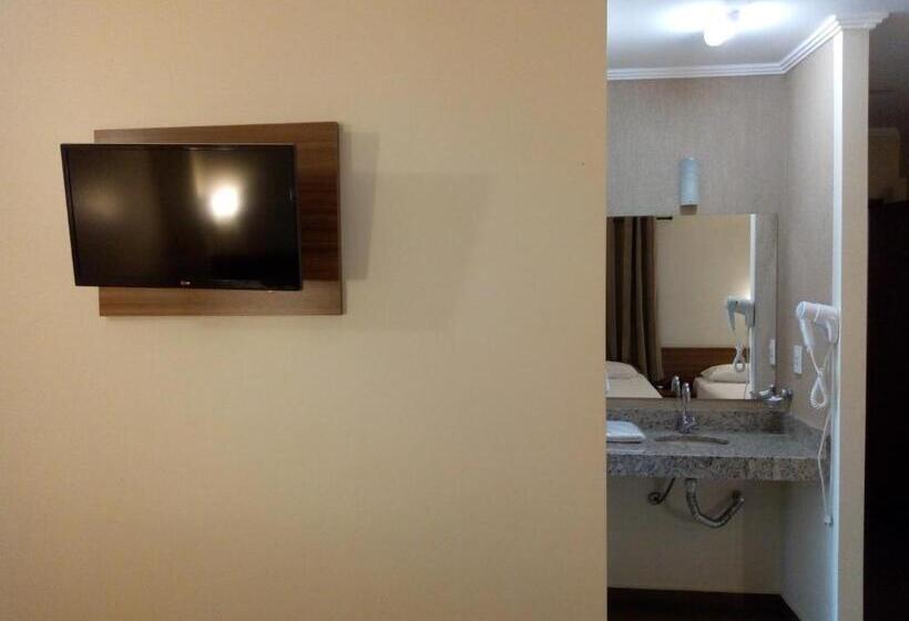 غرفة سوبيريور ثلاثية, Ze Maria