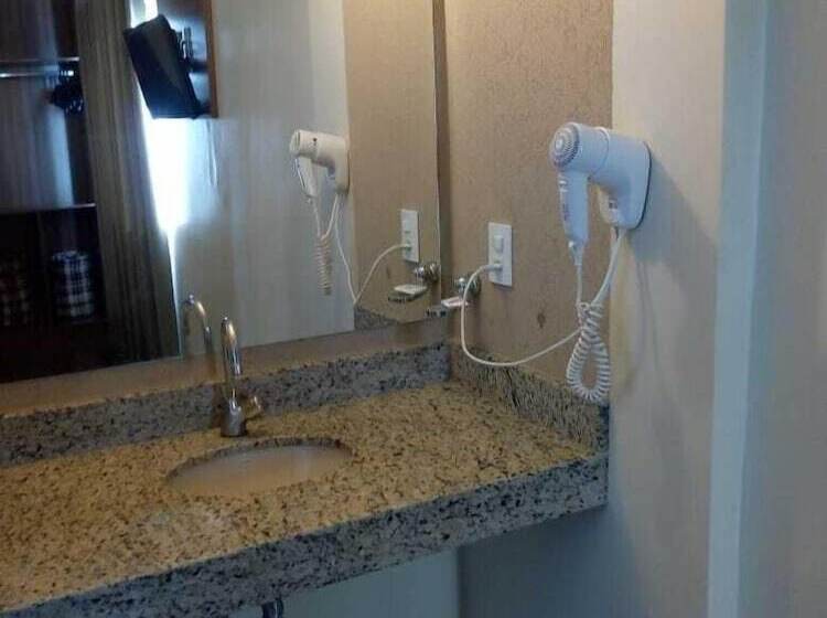 غرفة سوبيريور ثلاثية, Ze Maria