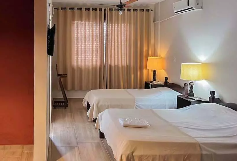 Deluxe Kolmen Hengen Huone, Tri Hotel Lajeado