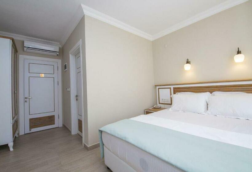 غرفة قياسية مطلّة علي حمام السباحة, Datca Beyaz Ev