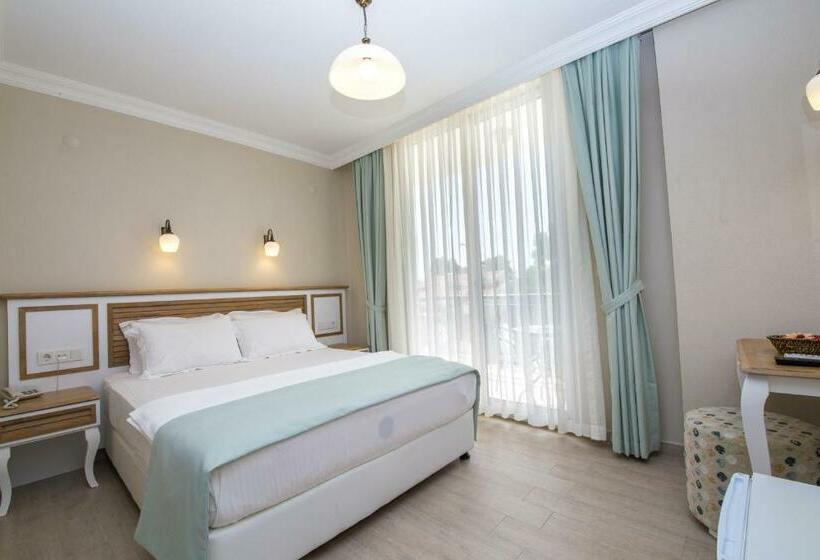 غرفة قياسية مطلّة علي حمام السباحة, Datca Beyaz Ev