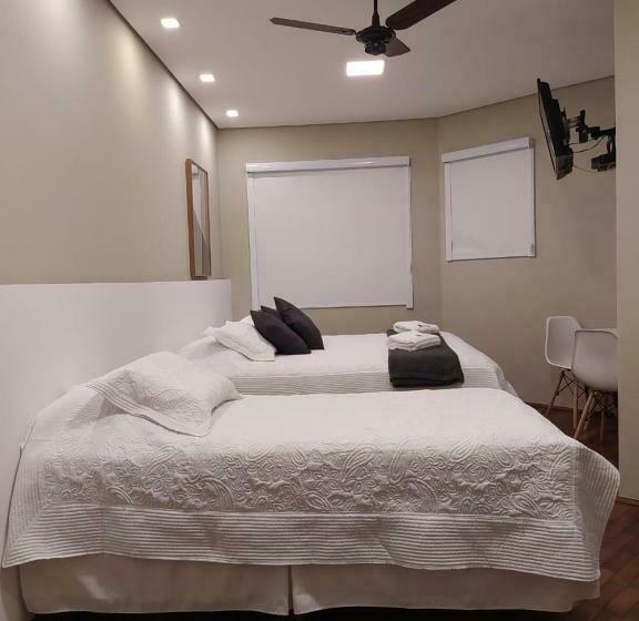 Habitació Triple Estàndard, Cafe Palace