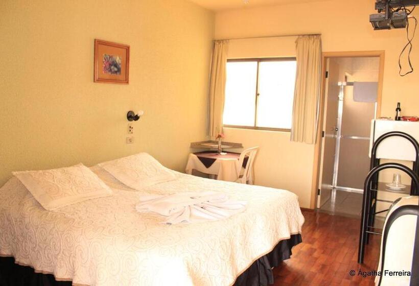 Habitació Triple Estàndard, Cafe Palace