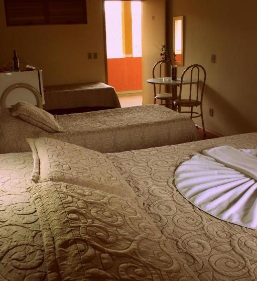 Habitació Triple Estàndard, Cafe Palace