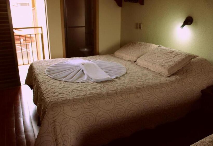 Habitació Triple Estàndard, Cafe Palace