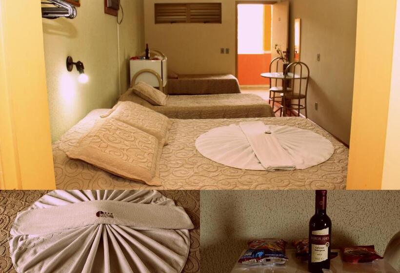 Habitació Triple Estàndard, Cafe Palace