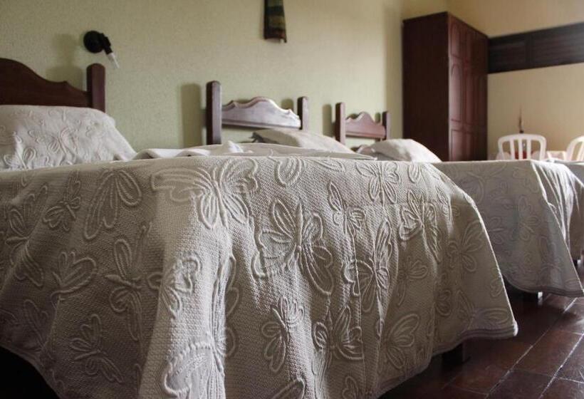 Habitació Triple Estàndard, Cafe Palace