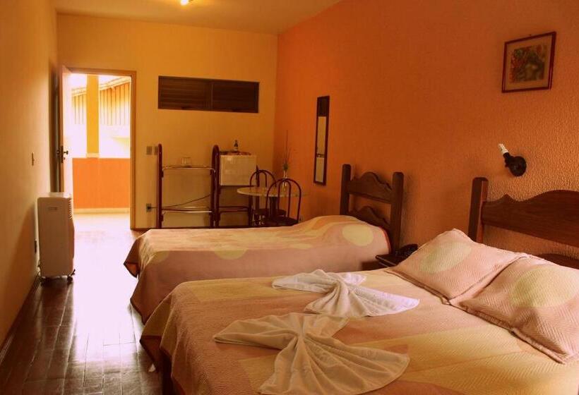 Habitació Triple Estàndard, Cafe Palace