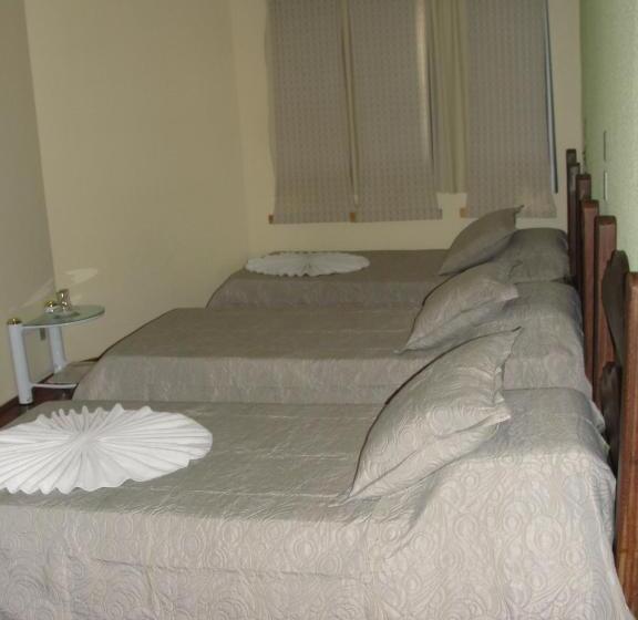 Habitació Triple Estàndard, Cafe Palace