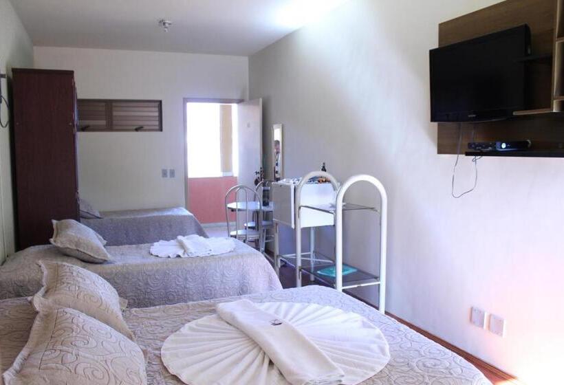 Habitació Triple Estàndard, Cafe Palace