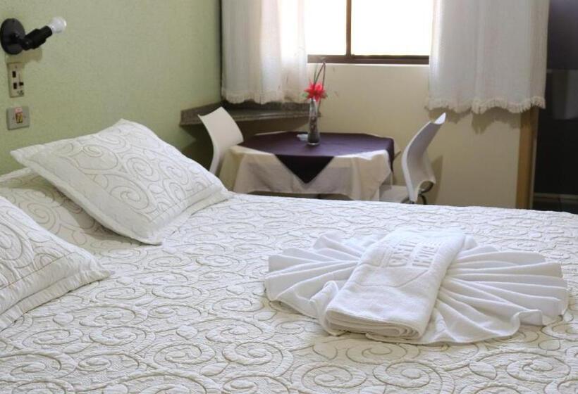 Habitació Triple Estàndard, Cafe Palace