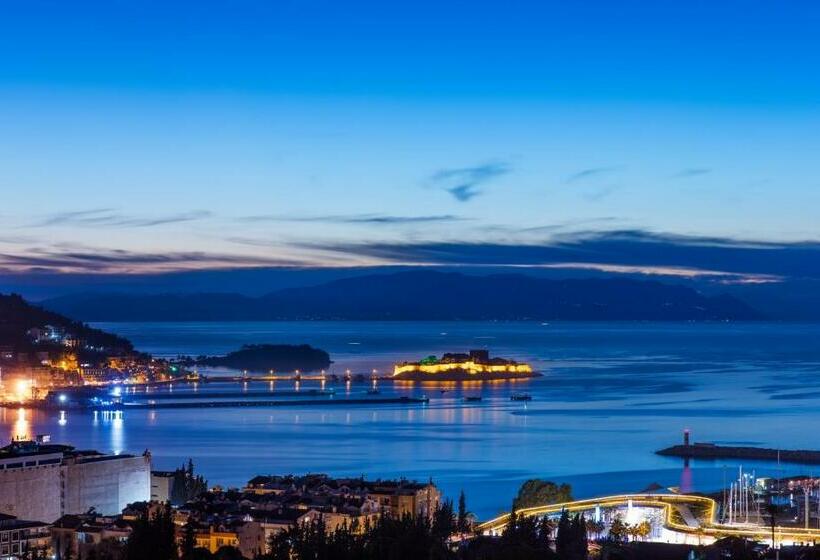 オーシャンビュースタンダードルームバルコニー付き, Demir Suit