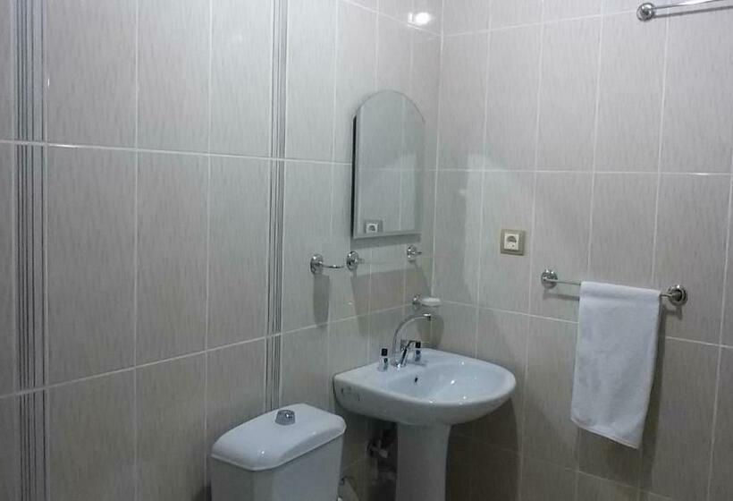 غرفة قياسية ثلاثية, Kervansaray