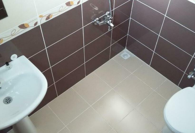 غرفة قياسية ثلاثية, Kervansaray