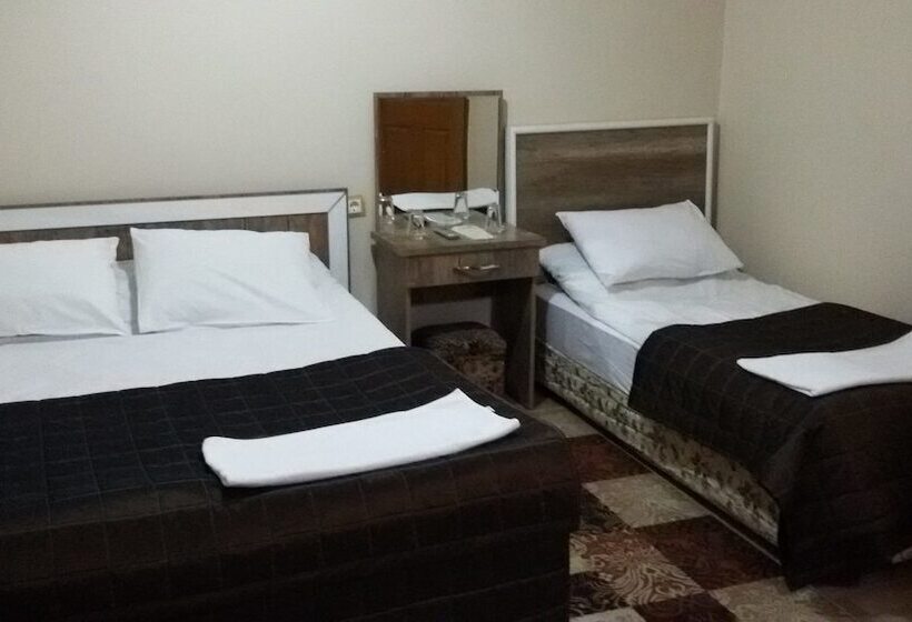 غرفة قياسية ثلاثية, Kervansaray