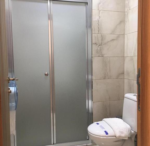 标准三人间, Koc