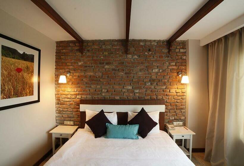 اتاق لوکس, Milestone1915